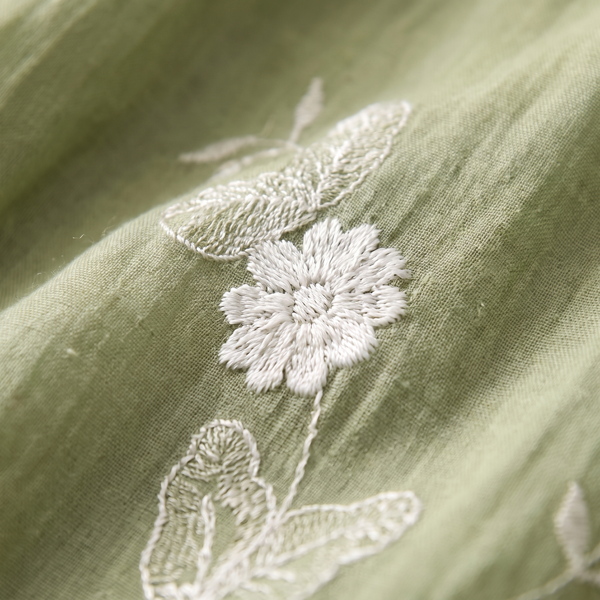 Emily | Soft Cotton Top with Embroidered Flowers – Relaxed, Breathable Fit